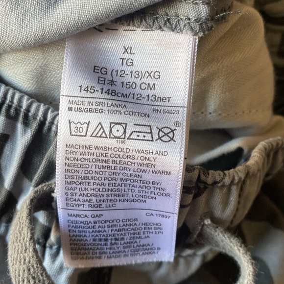 GAP Star Wars XL approximately 34 inches long. Nice condition. Has two pockets. - Picture 6 of 10